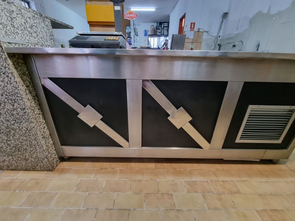 Vitrine semi-nova