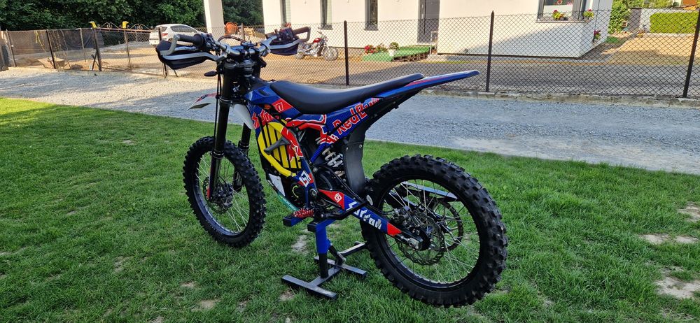 Surron Ultra Bee. Homologacja*Red Bull*Zarejestrowany