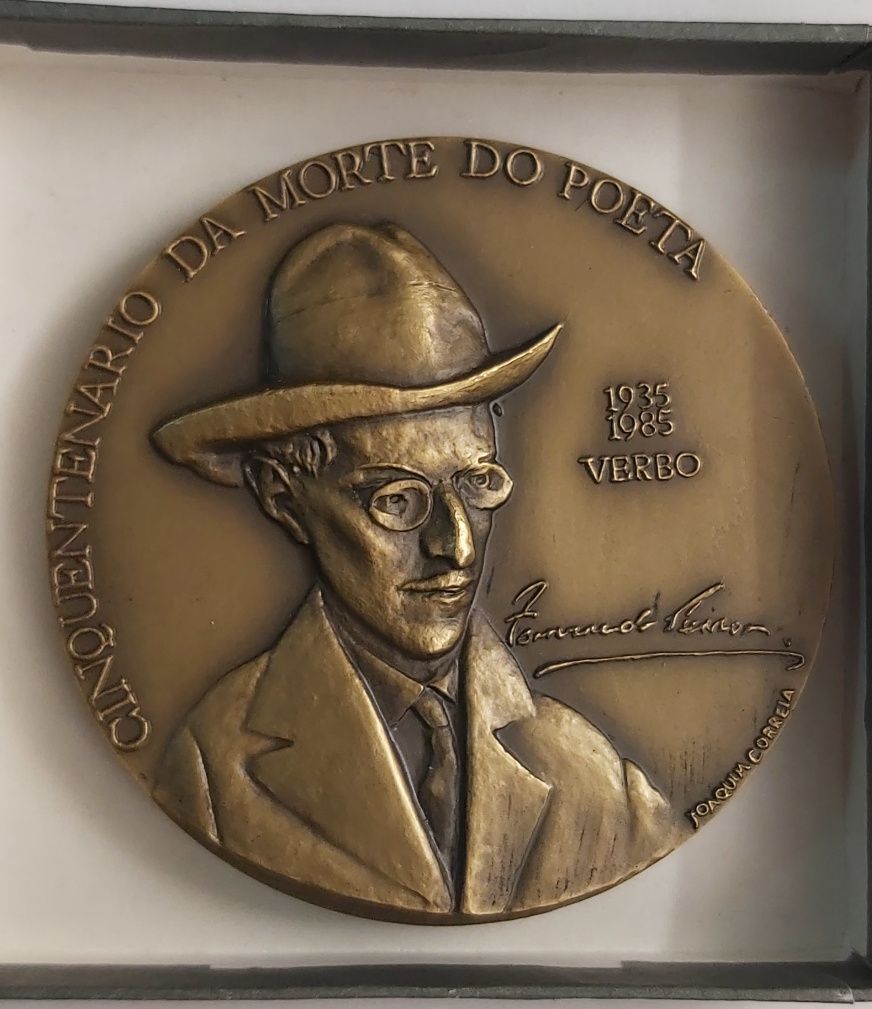 Medalhas Fernando Pessoa/D Maria II