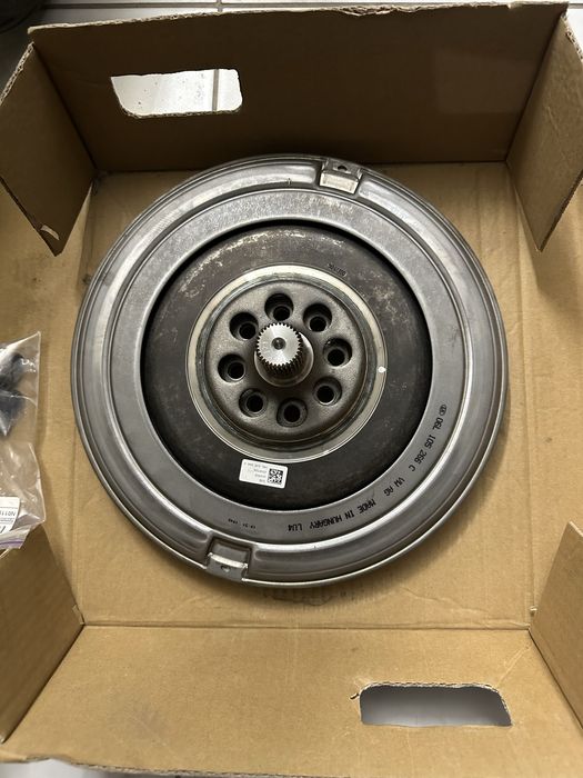 Двохмасовий маховик демфер Audi Q5 80A Hybrid 06L105266C