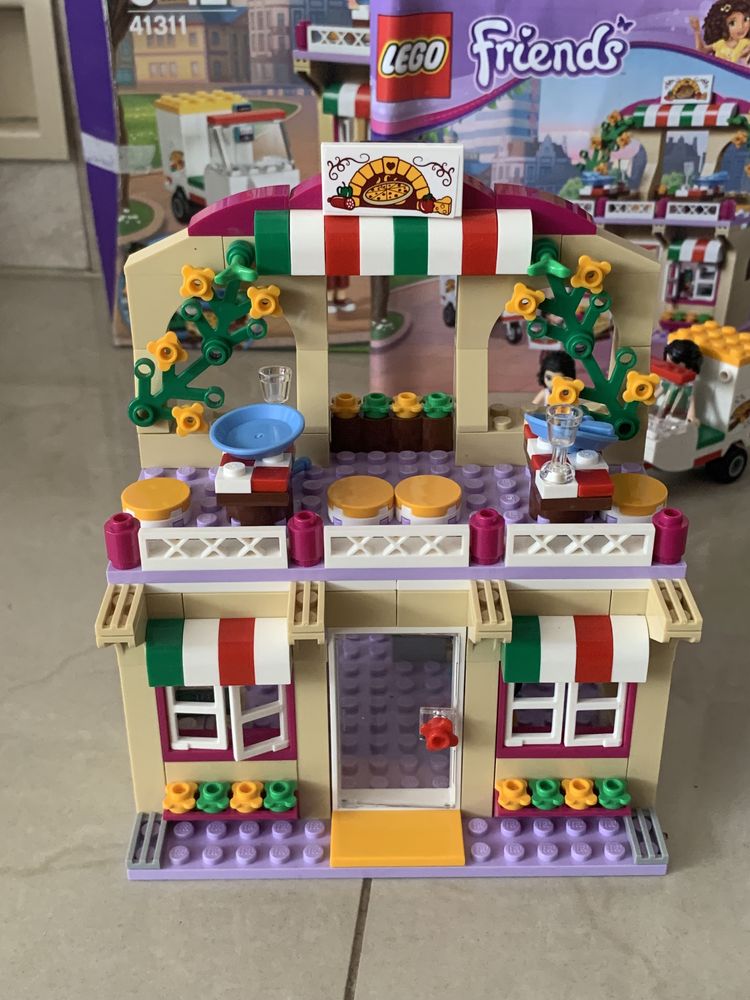 Lego friends pizzeria