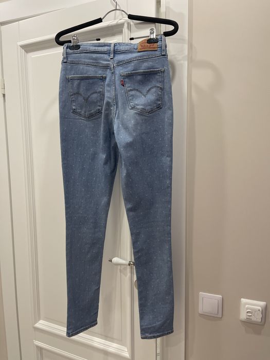 Пакет жіночого одягу, S-M. Джинси Левайс, толстовка, 2 футболки