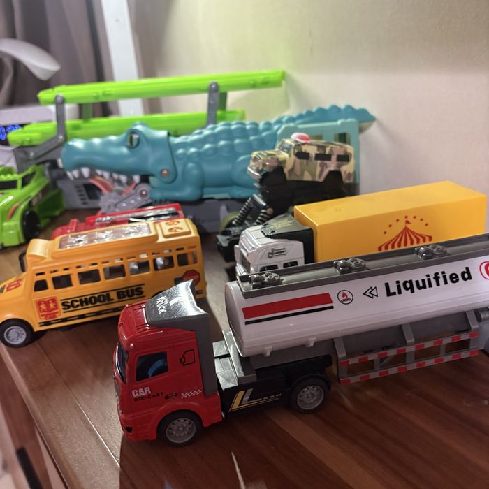 Машинки іграшки бу