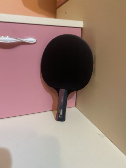 Продам тенісну ракетку  Butterfly Timo bool ruby