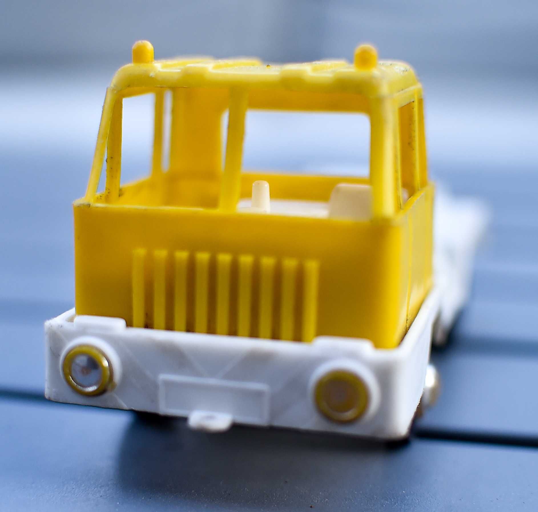 Zabawka PRL # Ciężarówka bez naczepy