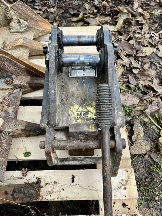 Skarpówka i dwie łyżki podsiebierne z szybkozlaczem Kubota KX 016 JCB