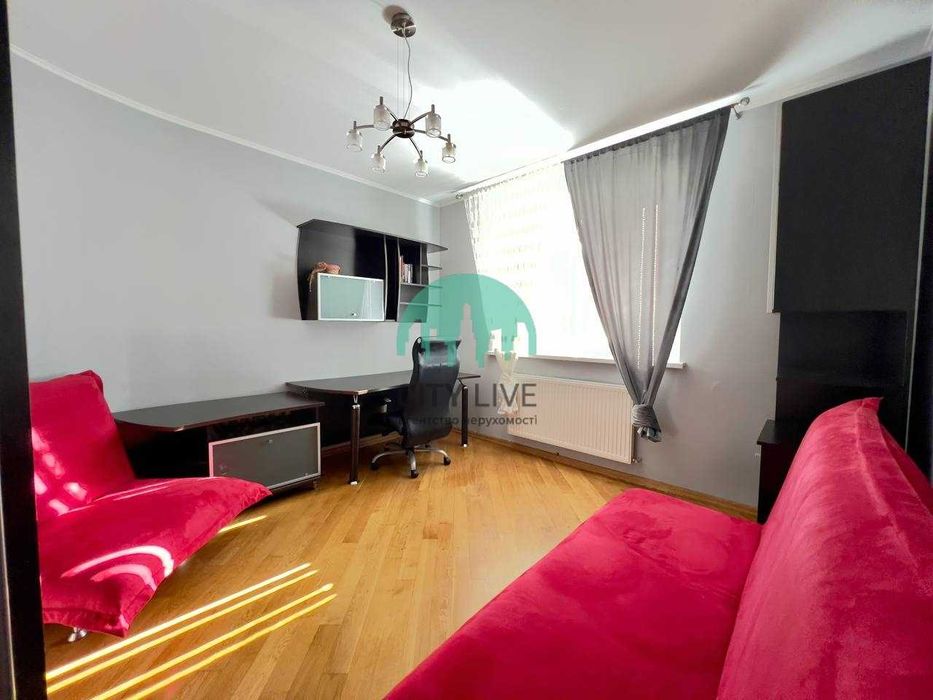 Продаж 3-кім квартири великої площі в Центрі міста (К)