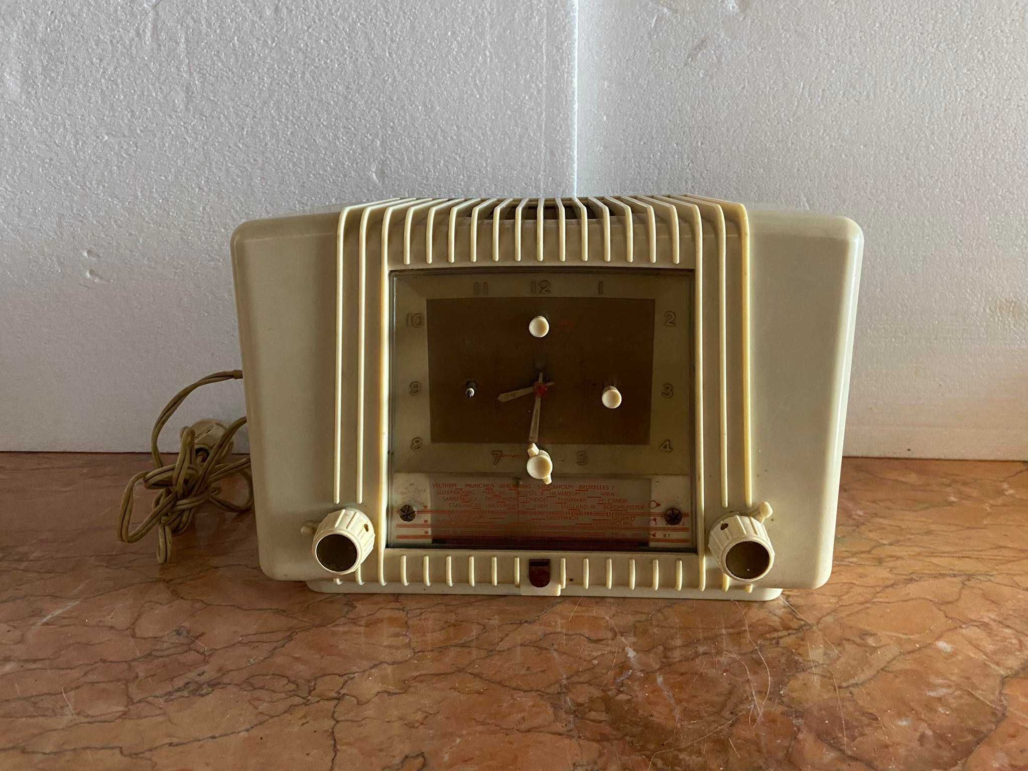Aparelho de rádio marca Philips década 30 / 40 Sec. XX