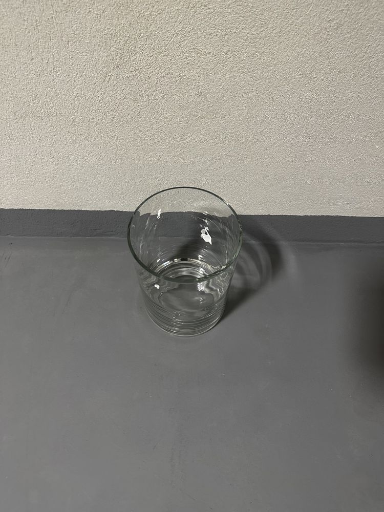szklany wazon prosty