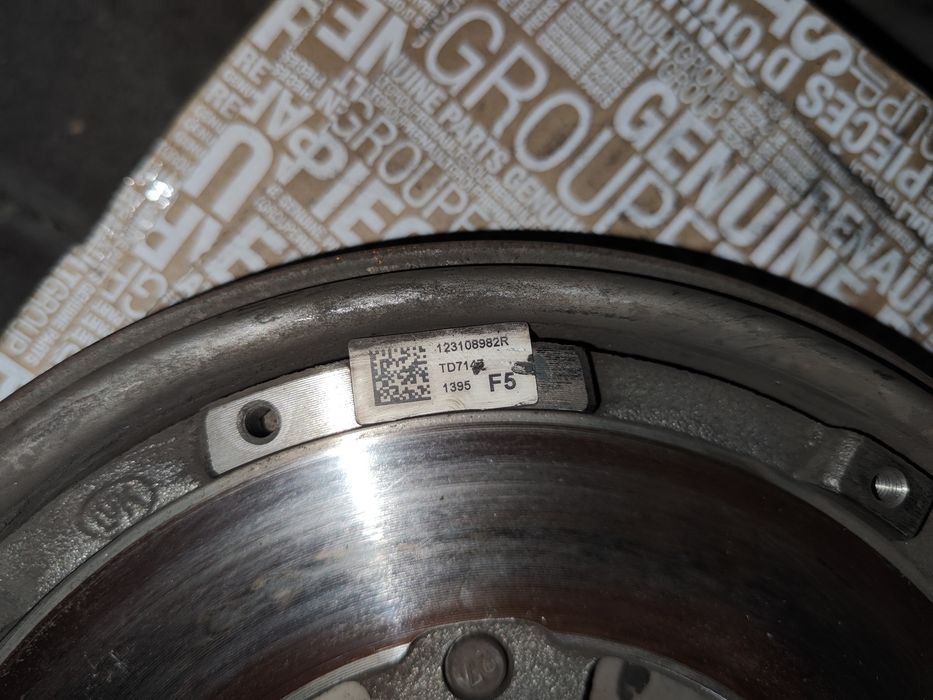 Демпферный маховик Reno Megan 3 1.5 dci,k9k