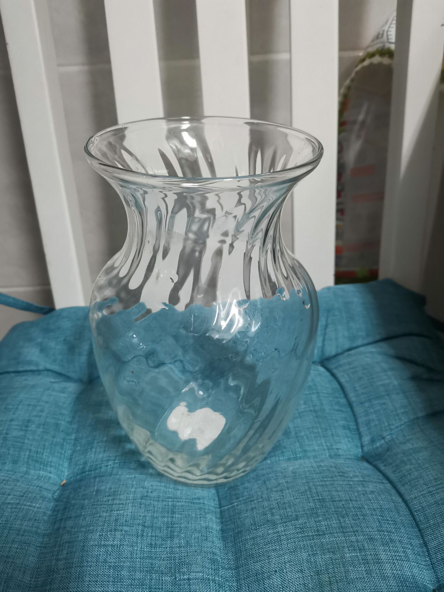 Jarra em vidro, com 21cm