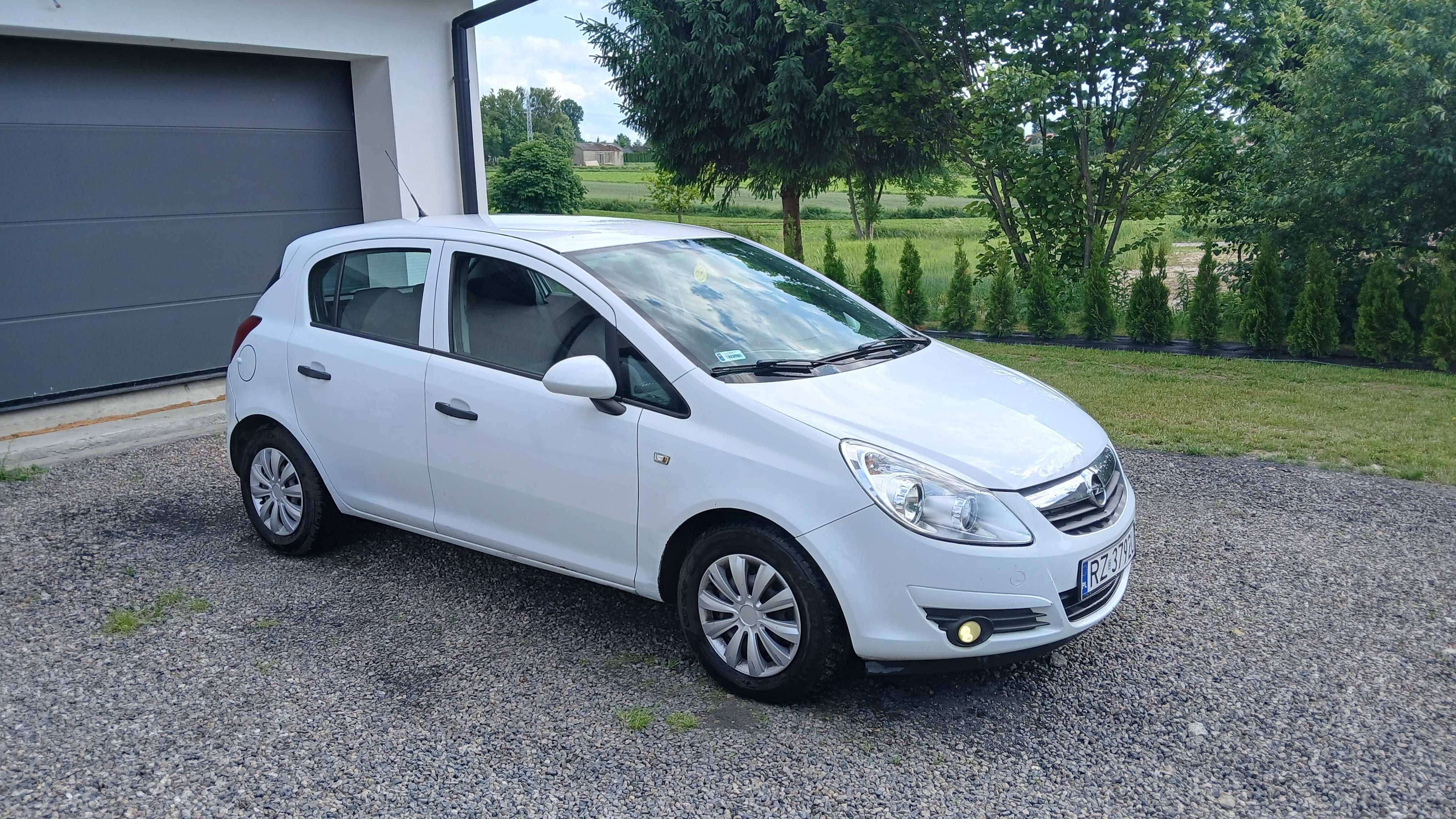 Opel Corsa, 1.3 CDTI, niskie spalanie, 2 komplety opon