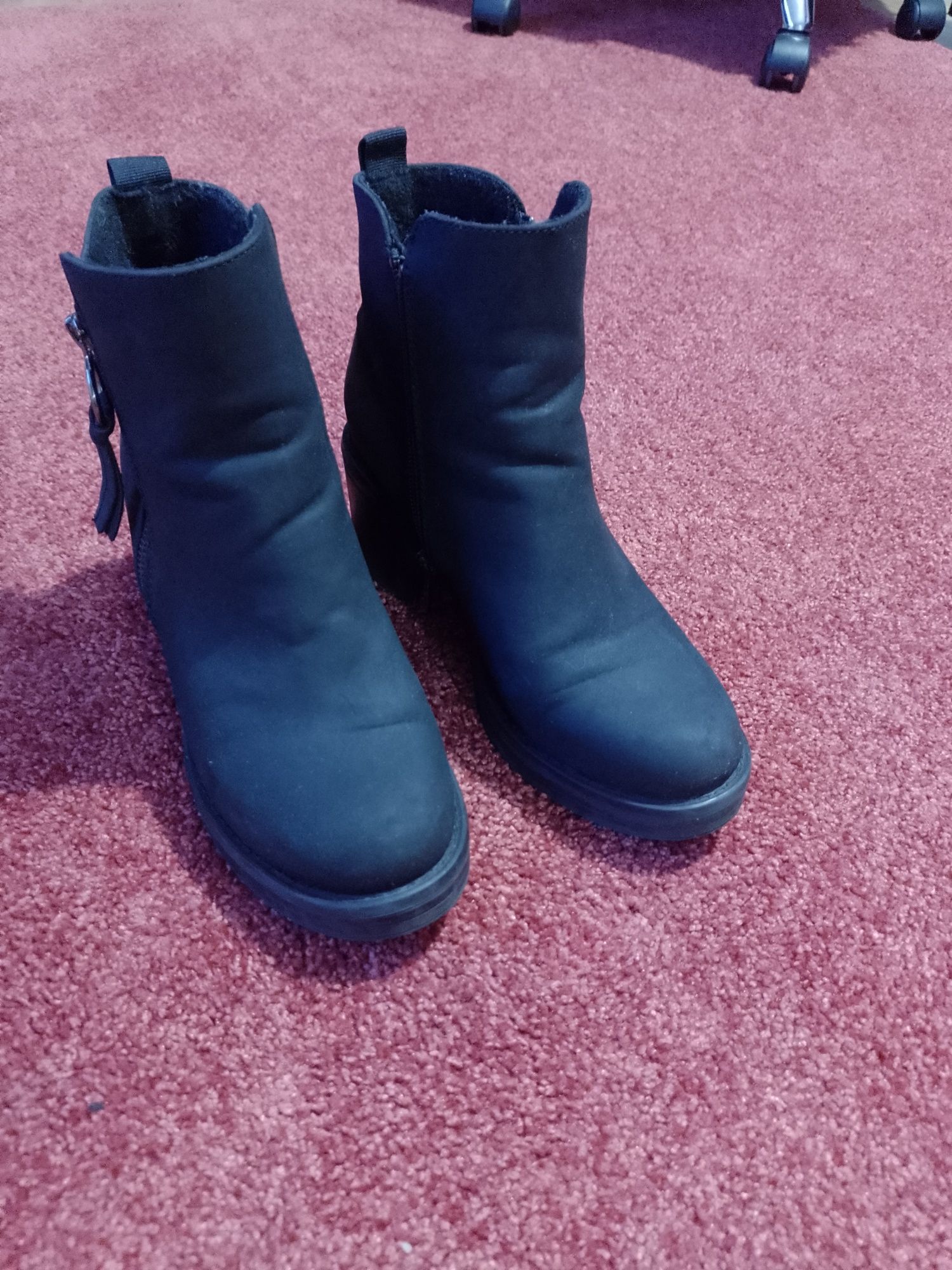 Damskie buty marki Clara Barson