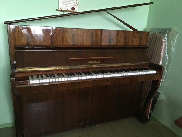 Pianino Legnica M-110B