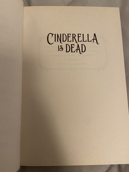Cinderella is Dead - Livro ediçao capa de coleção