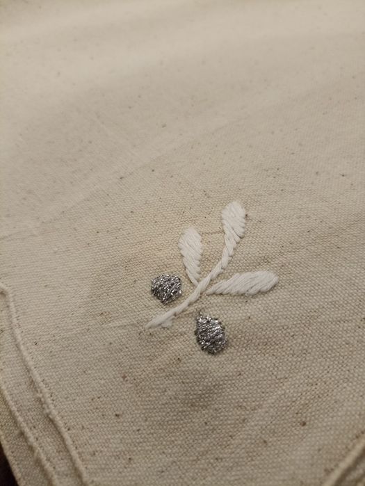 Toalha e guardanapos de linho bordado