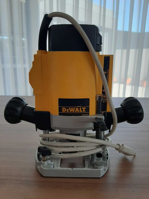 Tupia Dewalt 1000w
