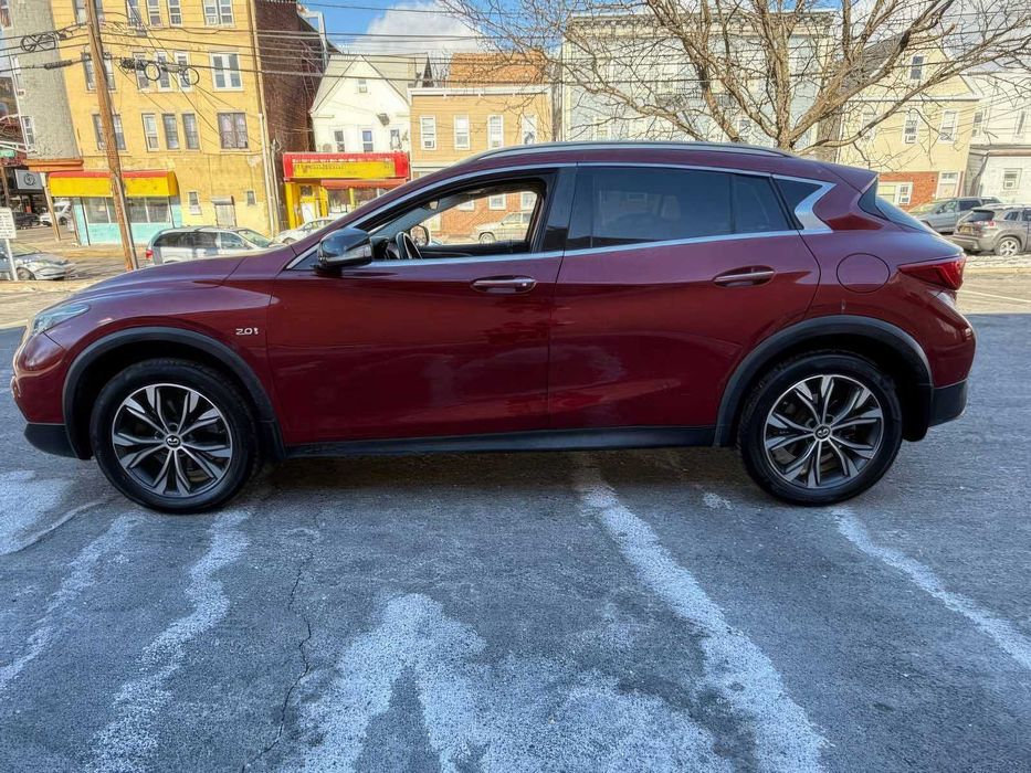 Infiniti QX30 Premium      2017