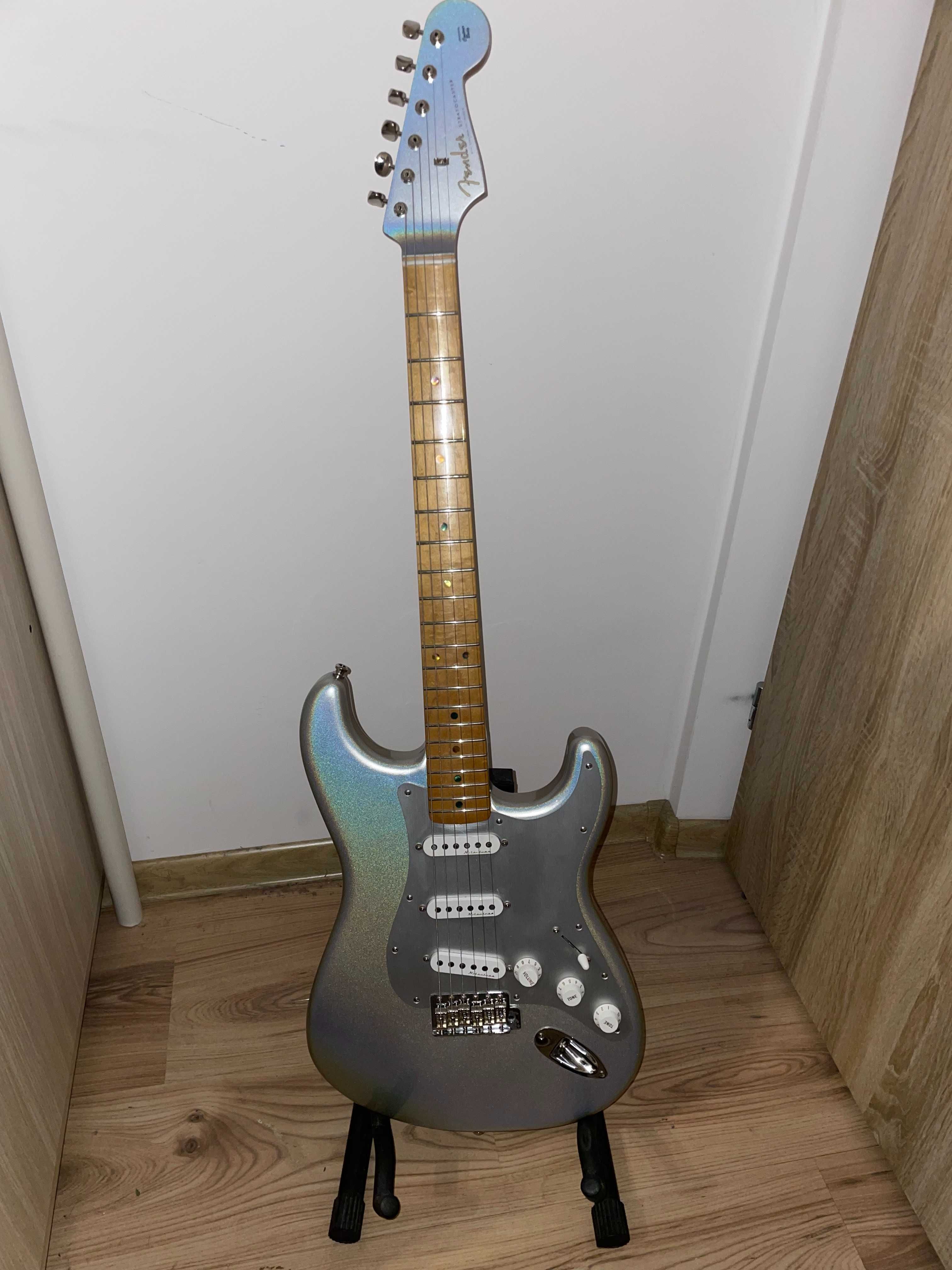 Gitara elektryczna Fender Artist H.E.R. Stratocaster MN CHRM GLW