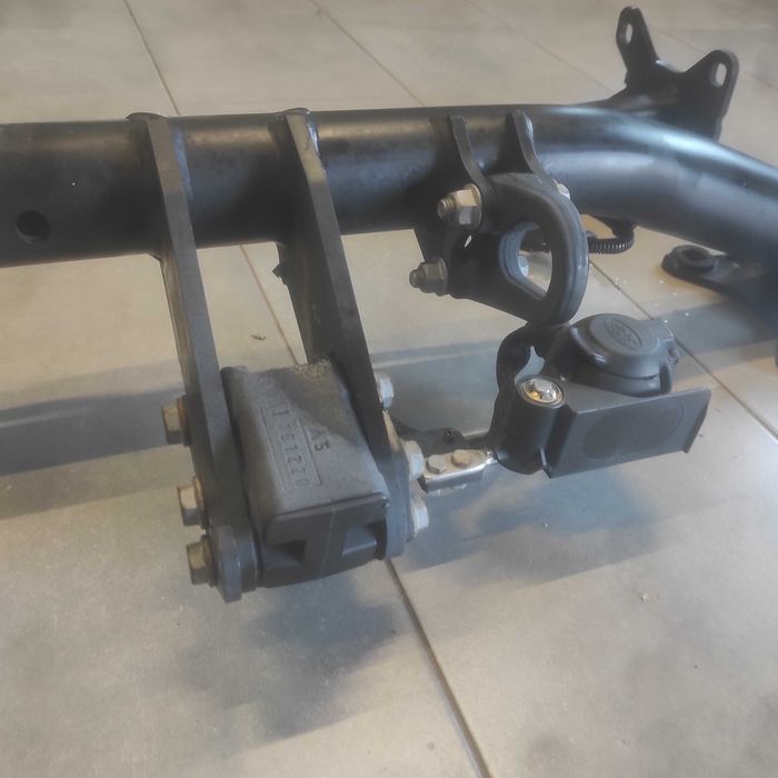 Oryginalny Hak holowniczy Range Rover Velar K8AM-17K817-AB