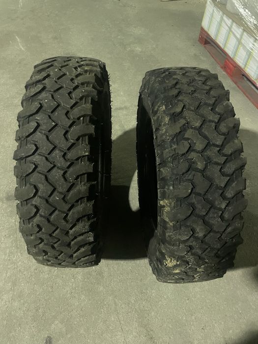 Vendo peneus para jipe