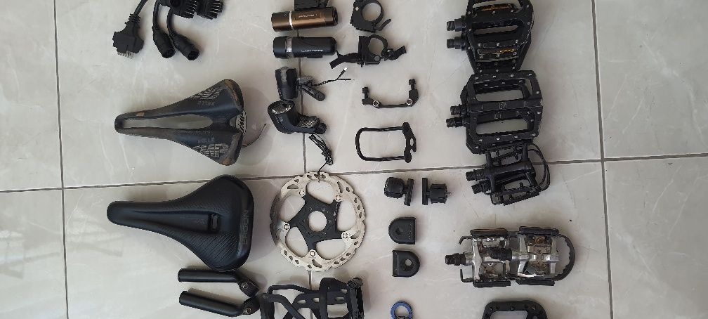 Велозапчастини тормоза руль педалі фари бризг, сідло фляготримач sram