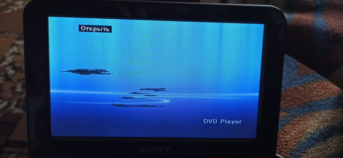 Портативний DVD player DVP-FX720