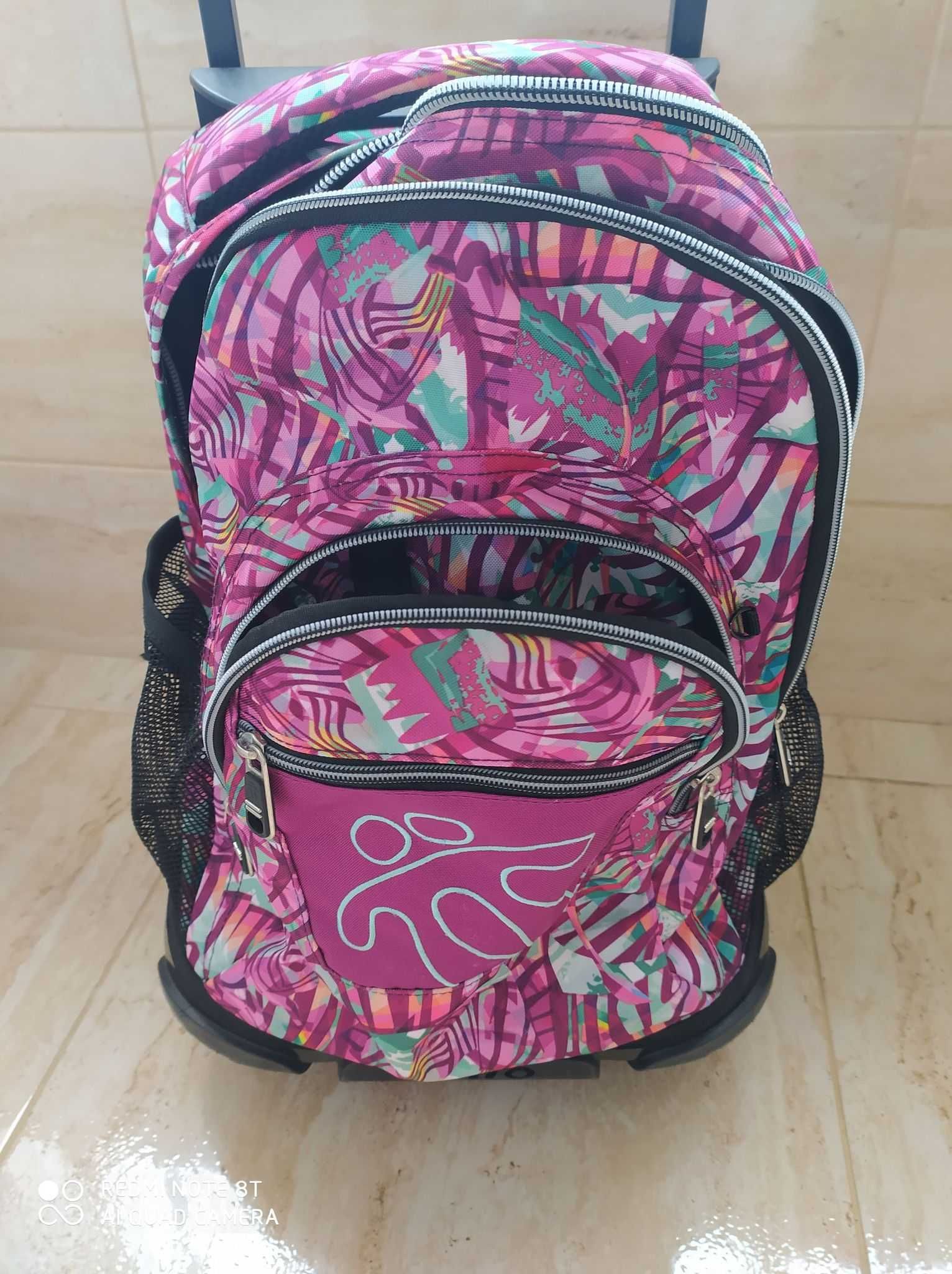 Mochila para menina com pouco uso