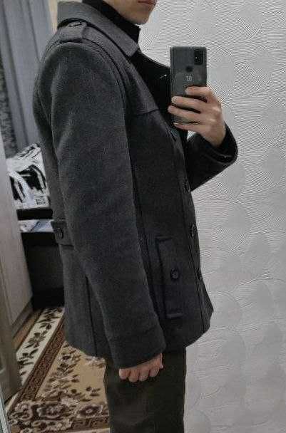 Продам мужское пальто 46 размер состояние идеал