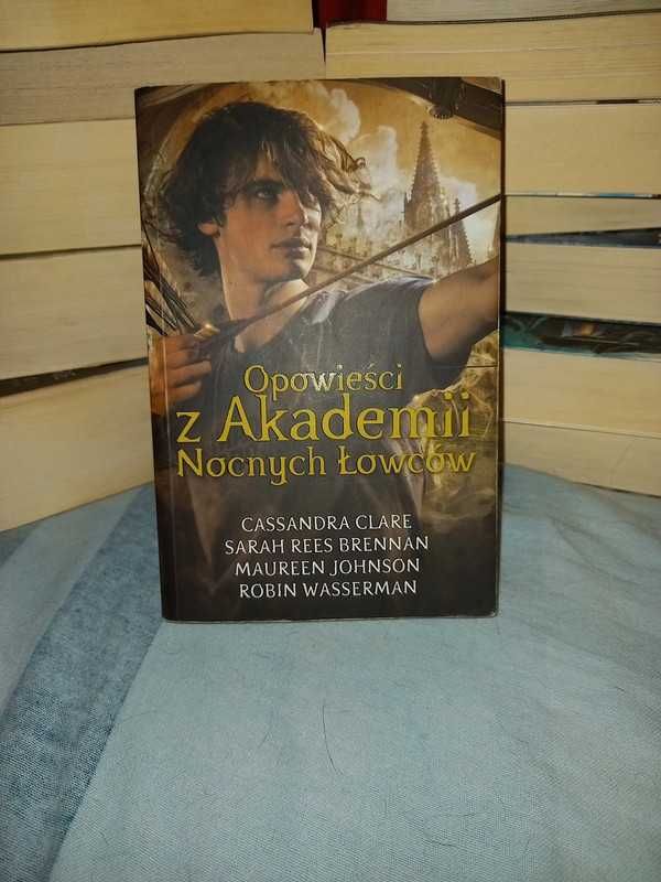 Cassandra Clare "Opowieści z Akademii Nocnych Łowców"