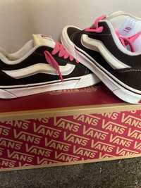 Крассовки vans knu skool