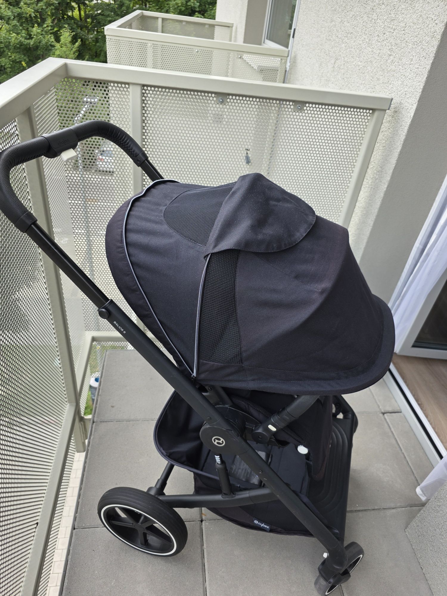 Прогулочна коляска. Cybex Balios S Lux Moon Black