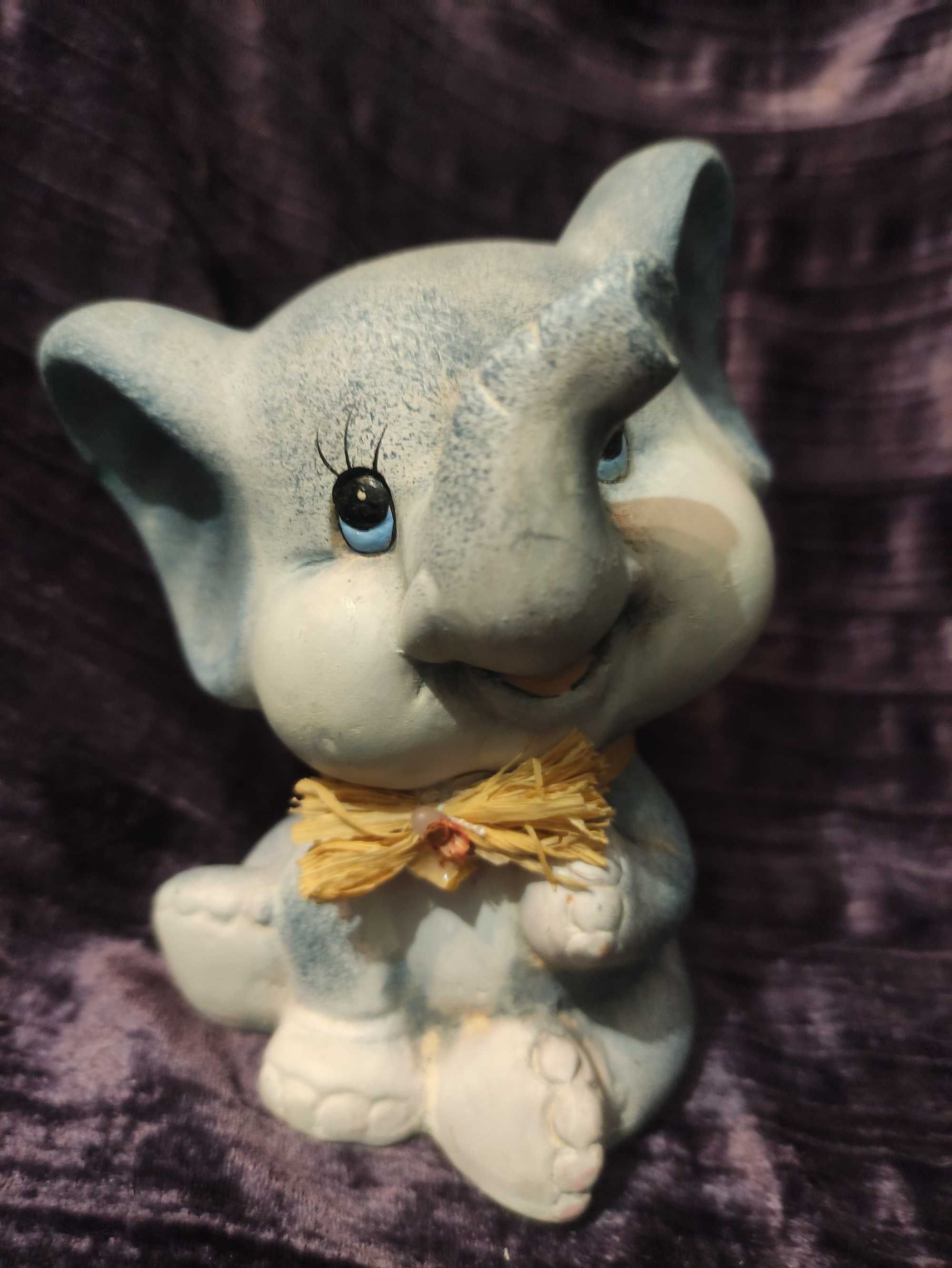 Figurka porcelanowa Słonik na szczęście
