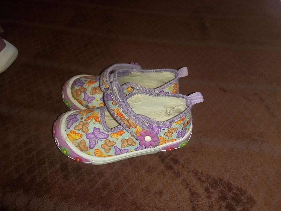 Дитяче взуття  23 розміру