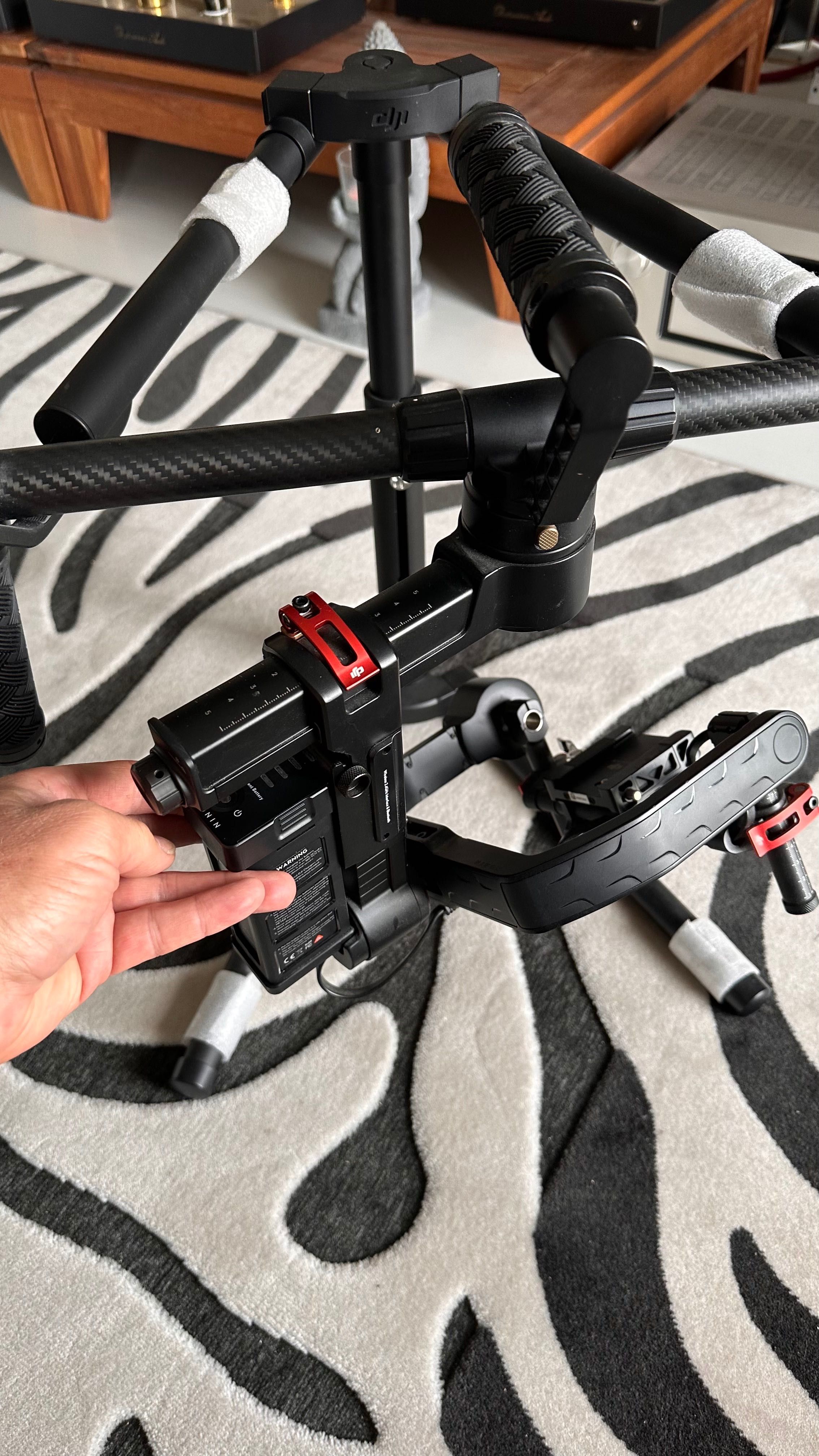 Stabilizator Gimbal DJI Ronin M jak nowy z oryginalną walizką