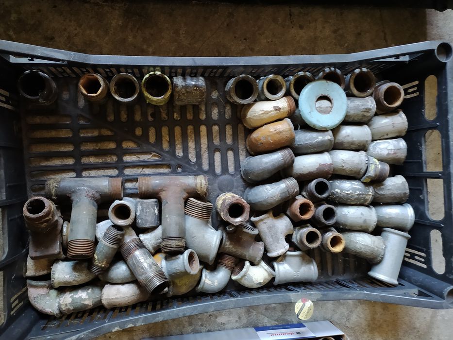 Kolanka, trójniki, mufki, śrubunki