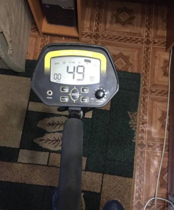 Продам метало шукач  трекер 1032 ціна з кроною батарейкою разом