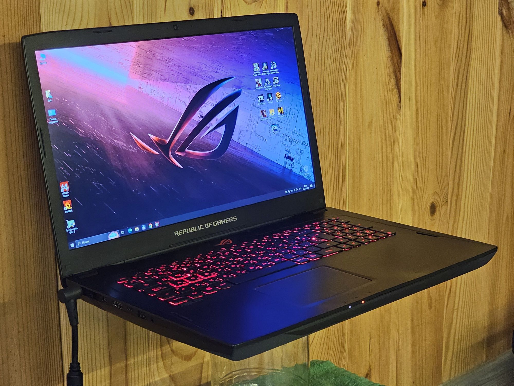 Asus Strix 17.3"/Ryzen 7 8 ядер/RX 580/RAM 16GB/SSD 512GB