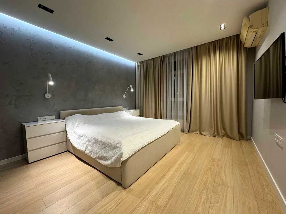 2-кім В. Лобановського пр., 4-Б ЖК Олександрівський Солом'янський р-н