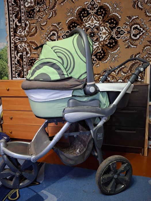 Дитяча коляска з люлькою