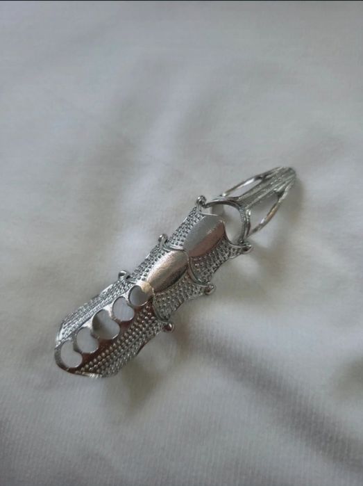 Srebrny pierścionek pierścień szpon zbroja pazur emo alternative gothi