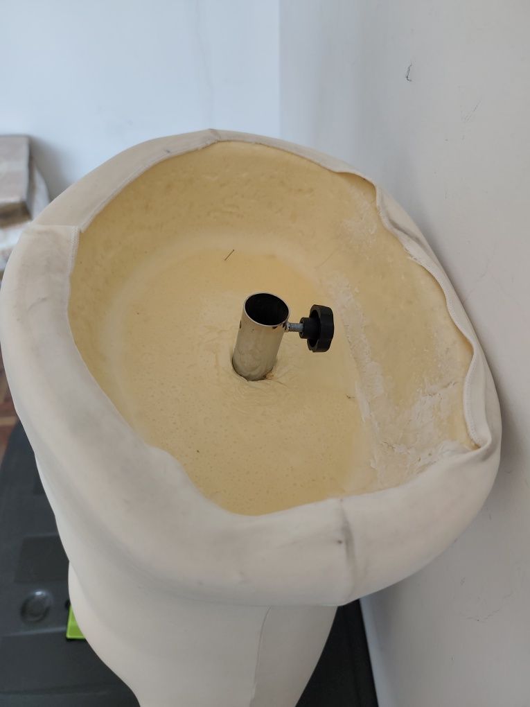Busto de homem em tecido
