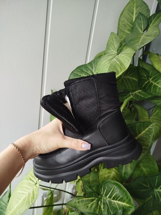 Зимове взуття для дівчат черевики на овчині чорні 33 34 35 36 37 38