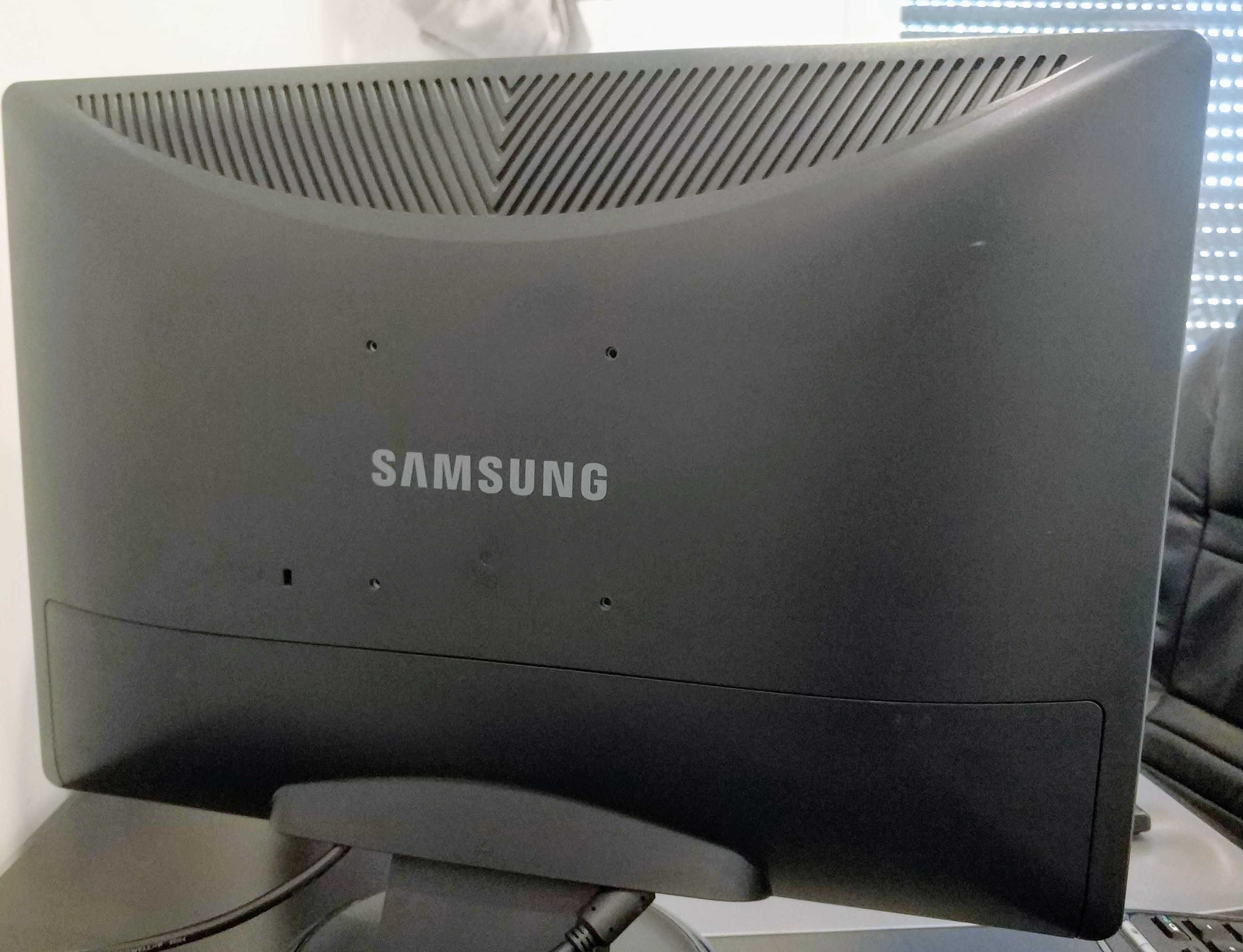 Samsung SyncMaster 226BW 22" 1680 x 1050 LCD Monitor 2ms