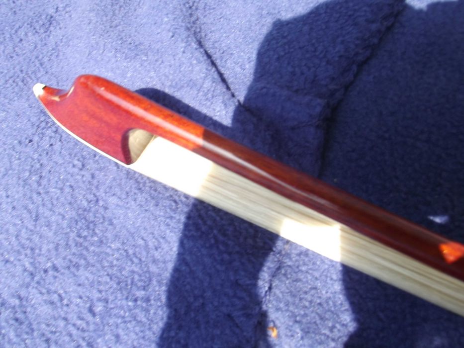 Smyczek kontrabasowy wysokiej klasy