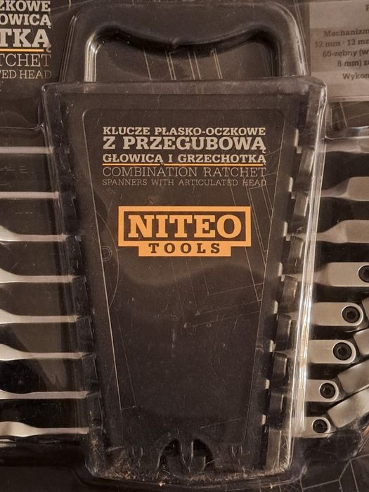 Klucze plasko-oczkowe z przegubowa głowica i grzechotka