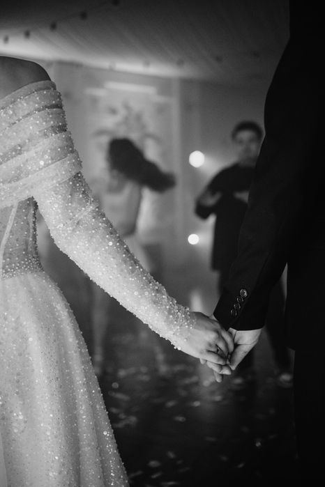 пишна весільна сукня