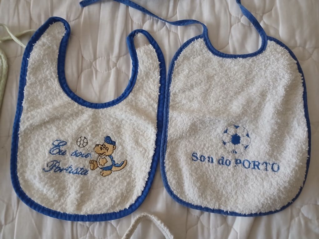 Babetes e saquinhos para bebé