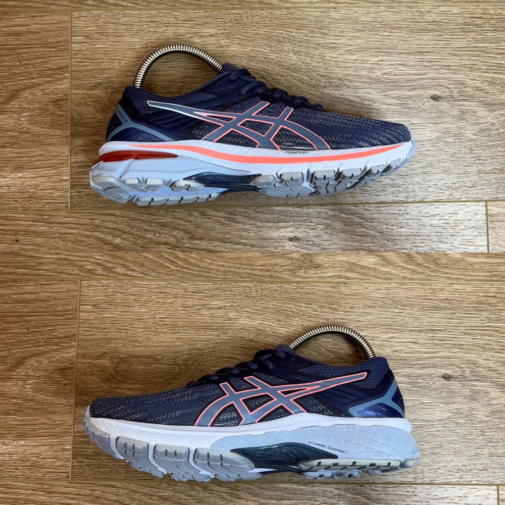 Продам БОМБЕЗНІ бігові жіночі кросівки Asics GT-2000 9