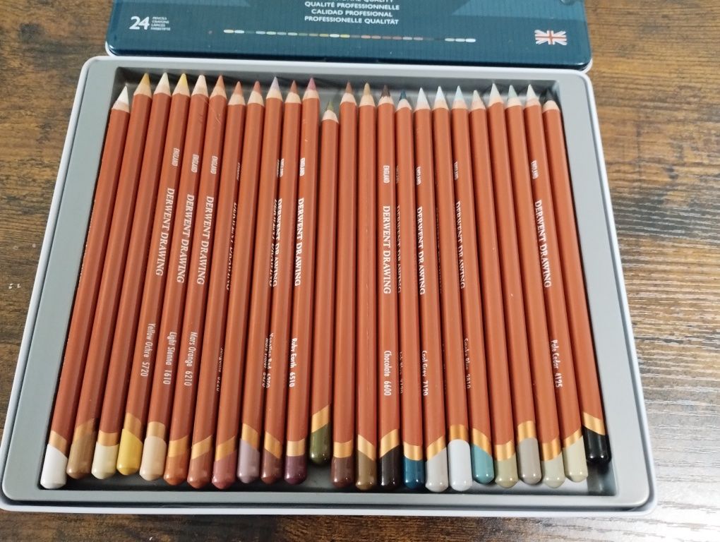 Derwent Drawing 24 światłoodporne kredki artystyczne